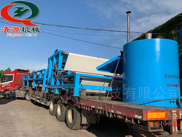 帶式壓濾機(jī)發(fā)貨現(xiàn)場2.jpg 帶式壓濾機(jī)發(fā)貨現(xiàn)場2.jpg