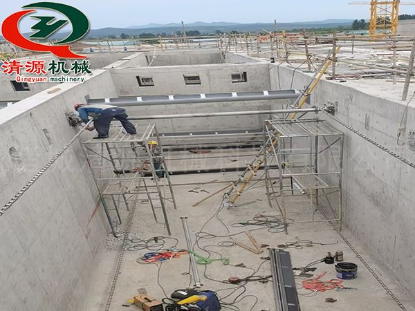 安徽客戶鏈板式刮油刮泥機項目